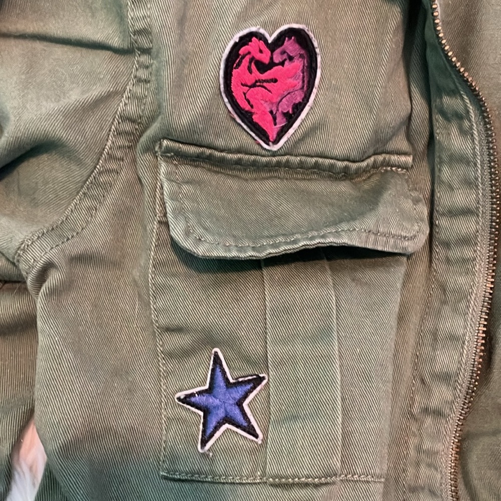 Green d-signed Disney descendants jacket - Picture 2 of 7